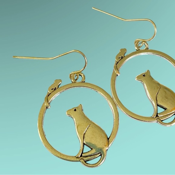 Cat Lady Dangle Pierced Earrings Silver Tone Cat & Mouse Hanging On - Picture 4 of 5